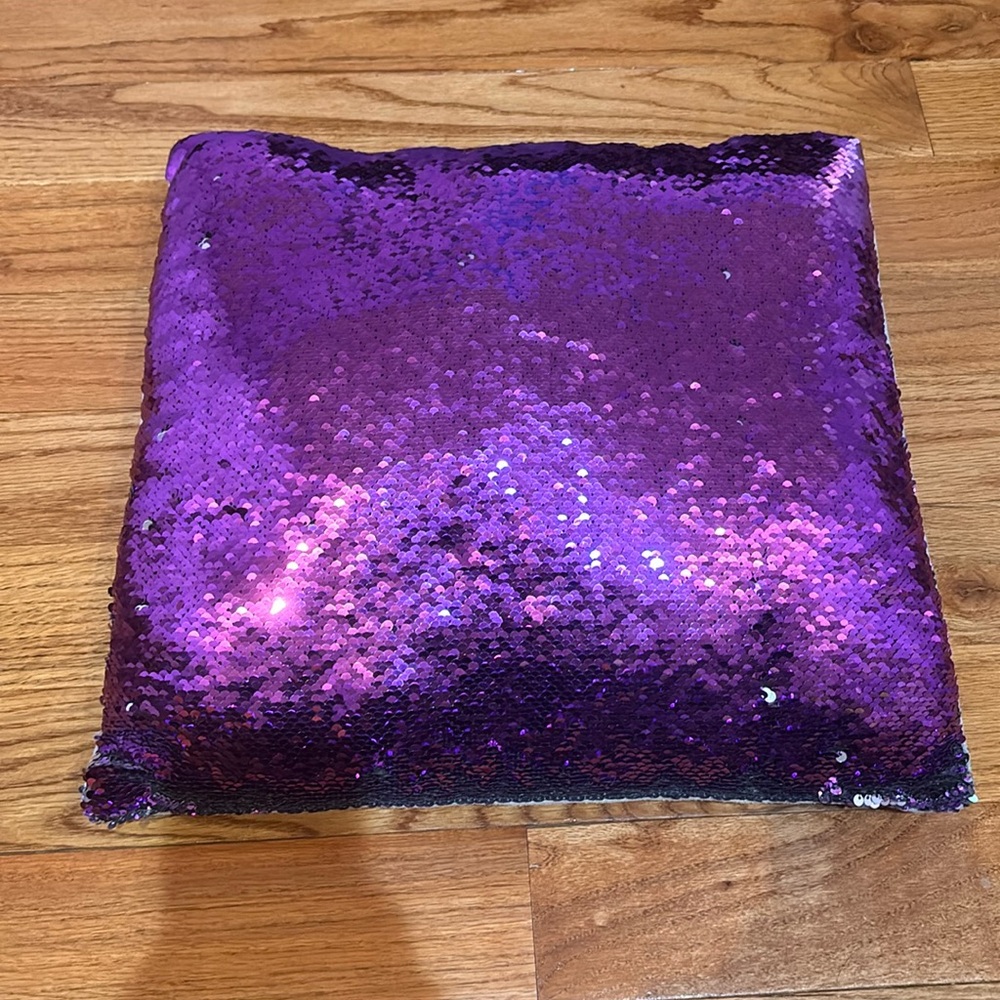 Sequined decorative pillow